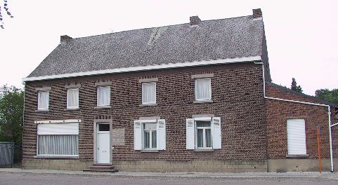 MARTE'S DAUGHTER AND SON-IN-LAW, YVONNE AND HUBERT VAN HECKE-JANSSEN, LIVE IN THIS HOUSE TODAY.
Photo taken 7th July 2002